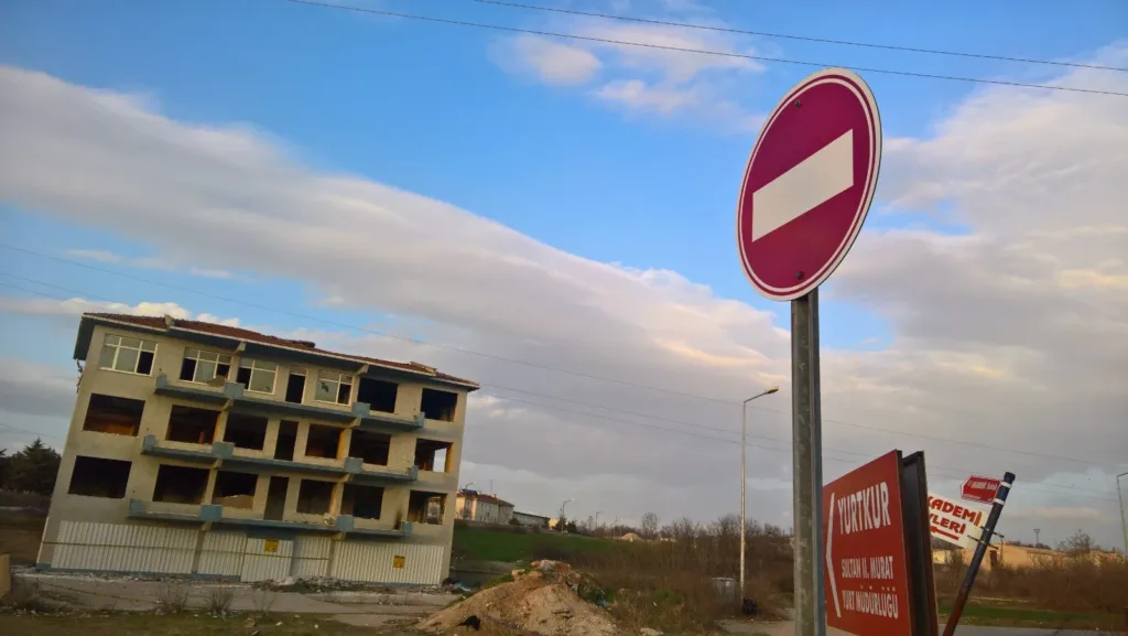 Abandoned building where refugees sought shelter overnight